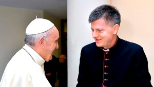 Апостальскі нунцый Антэ Ёзіч з Папам Францішкам